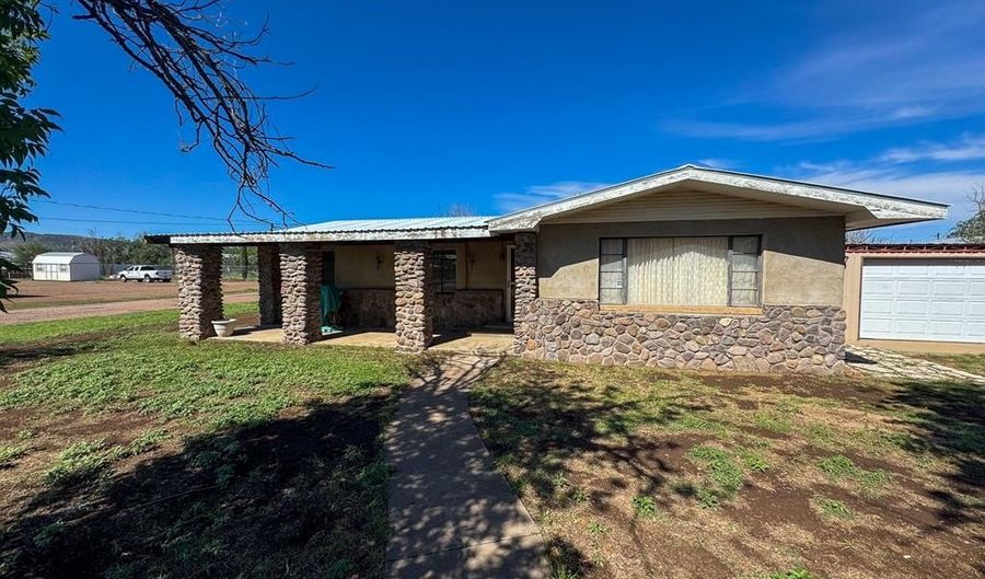 207 S 13th St, Alpine, TX 79830 - 3 Beds, 1 Bath