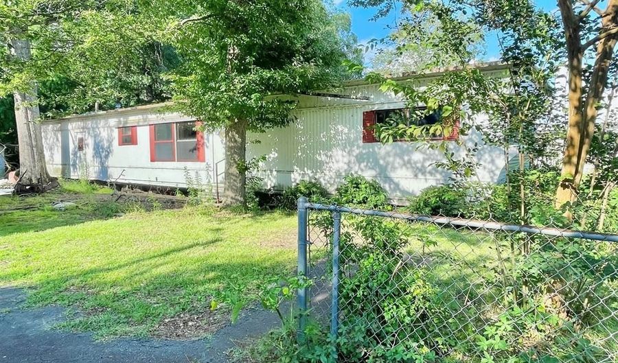 450 Bourbon St, Anacoco, LA 71403 - 3 Beds, 2 Bath