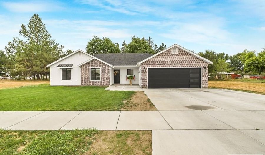 1021 Harris Loop, Blackfoot, ID 83221 - 3 Beds, 2 Bath