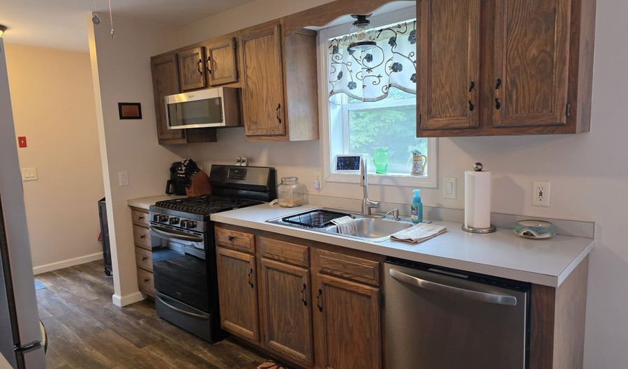 29 Bingham Rd, Canterbury, CT 06331 - 3 Beds, 2 Bath