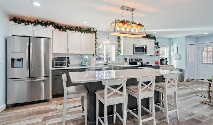 126 Narrows Rd, Bristol, RI 02809 - 2 Beds, 1 Bath