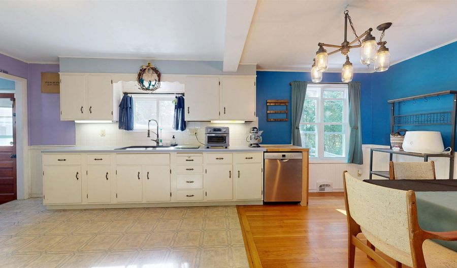 69 Arlington Ct, Burlington, VT 05408 - 2 Beds, 2 Bath