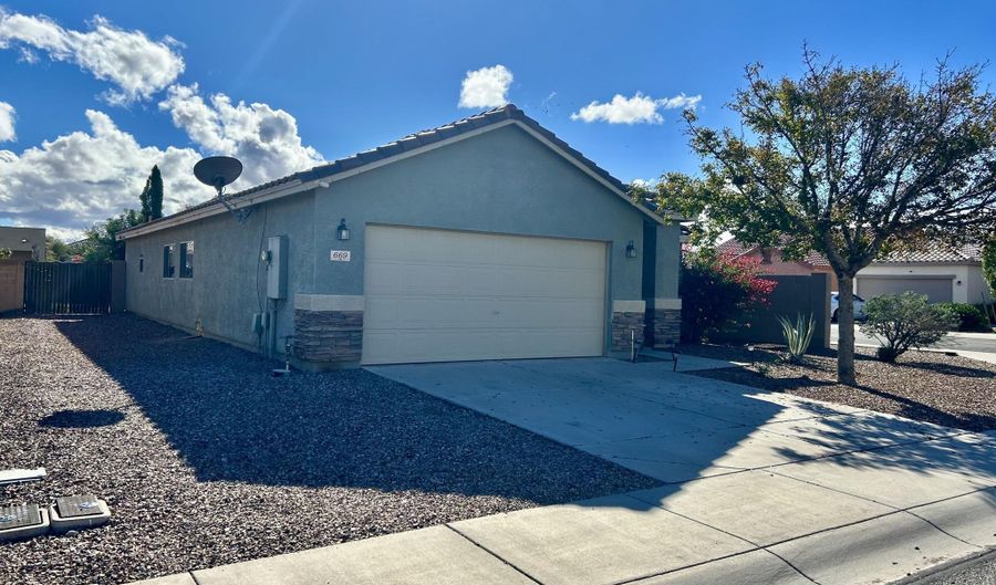 669 W SILVER REEF Ct, Casa Grande, AZ 85122 - 3 Beds, 2 Bath