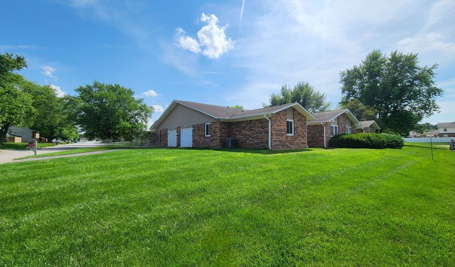 3415 Winchester Dr, Indianapolis, IN 46227 - 2 Beds, 2 Bath