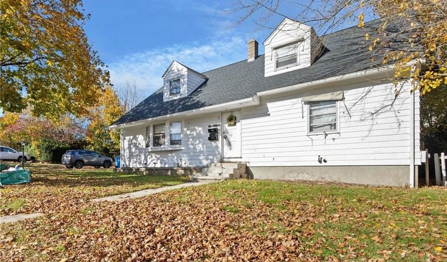 121 Heather St, Cranston, RI 02920 - 3 Beds, 2 Bath