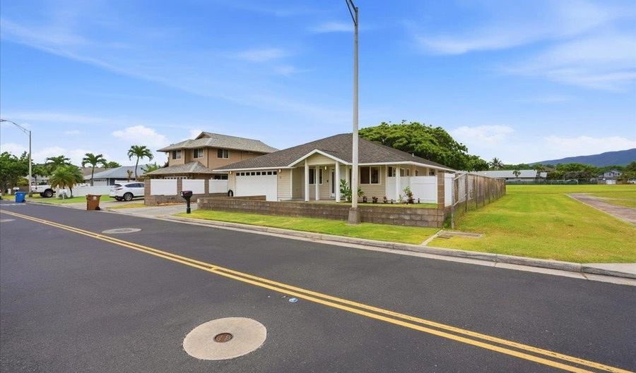 77 Kealohilani St, Kahului, HI 96732 - 3 Beds, 3 Bath