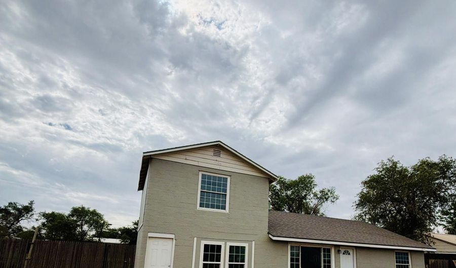 612 Lawrence St, Anton, TX 79313 - 3 Beds, 3 Bath