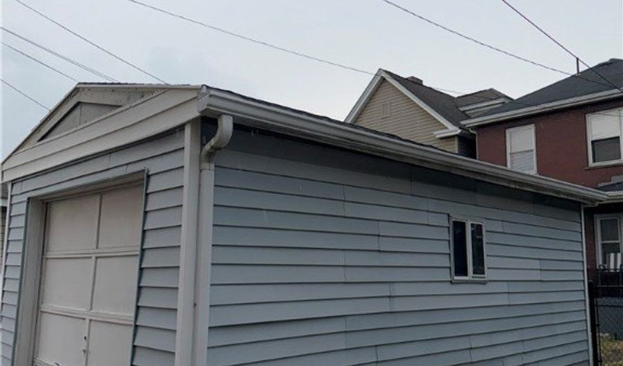 832 Maplewood Ave, Ambridge, PA 15003 - 3 Beds, 2 Bath