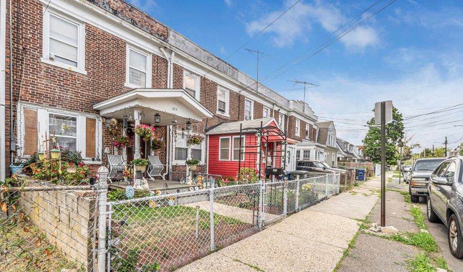 223 Remington St, Bridgeport, CT 06610 - 2 Beds, 2 Bath