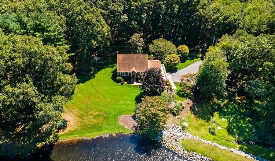 14 Dawn Ln, Coventry, RI 02816 - 3 Beds, 2 Bath
