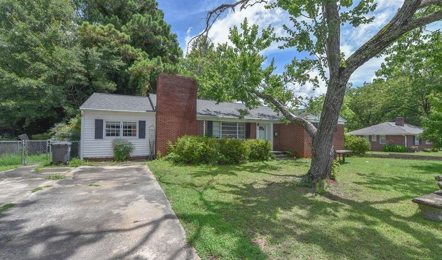 200 Florence St, Abbeville, SC 29620 - 3 Beds, 2 Bath