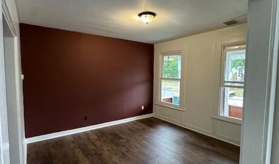 17 Grove Ave, Albany, NY 12208 - 2 Beds, 1 Bath
