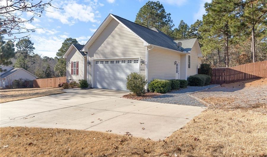 610 Seymour St, Aberdeen, NC 28315 - 3 Beds, 2 Bath