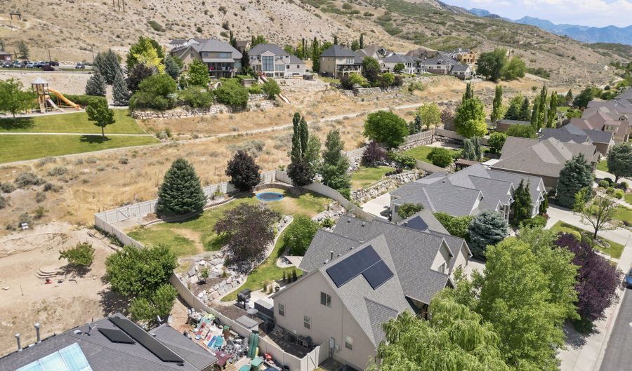 9498 N CANYON HEIGHTS Dr, Cedar Hills, UT 84062 - 7 Beds, 4 Bath