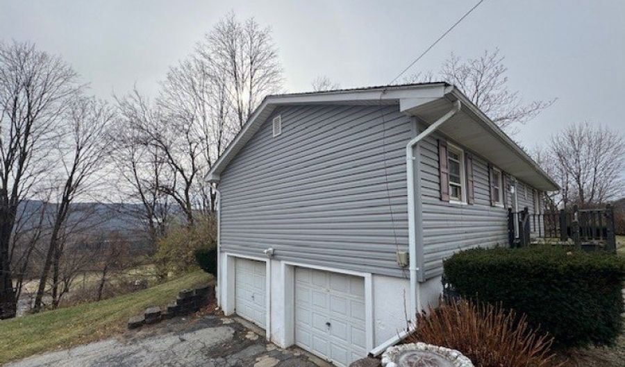 6 Van Buren Ave, Alloway, NJ 07462 - 3 Beds, 1 Bath