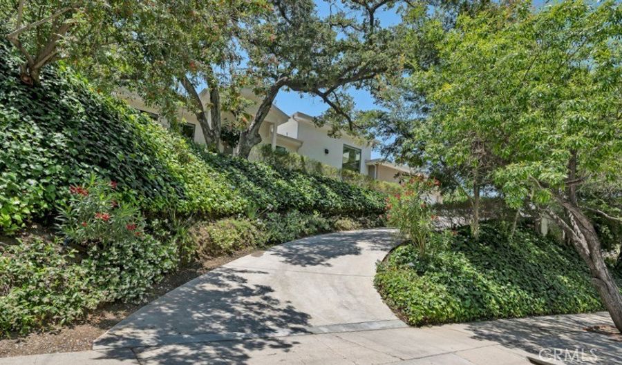 3843 Hayvenhurst Ave, Encino, CA 91436 - 4 Beds, 4 Bath