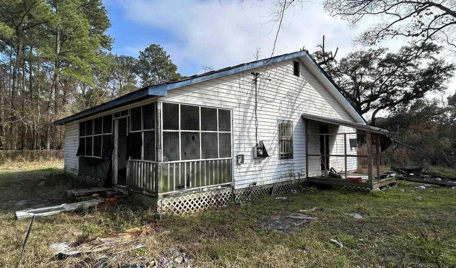9045 W RABBY St, Bayou La Batre, AL 36509 - 3 Beds, 1 Bath