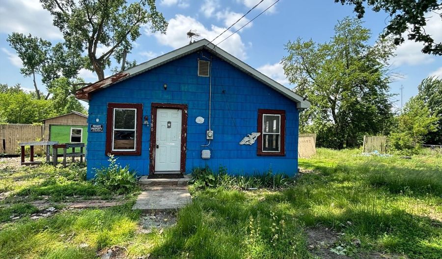 1580 Naomi Ave, Adrian, MI 49221 - 2 Beds, 1 Bath