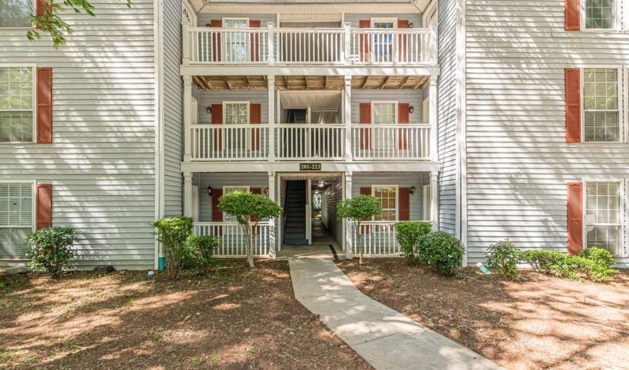 215 Cobblestone Trl, Avondale Estates, GA 30002 - 2 Beds, 2 Bath