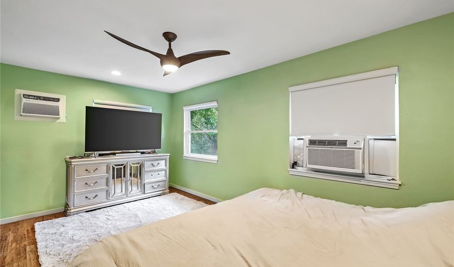 676 Mokapu Rd, Kailua, HI 96734 - 5 Beds, 4 Bath