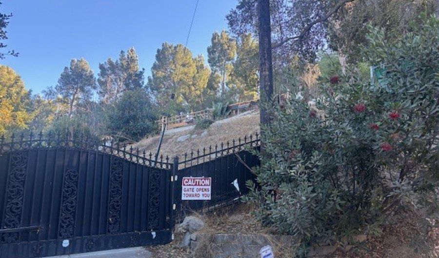 4418 Woodley Ave, Encino, CA 91436 - 6 Beds, 4 Bath