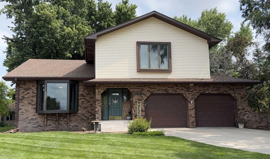 2304 High St, Beatrice, NE 68310 - 4 Beds, 4 Bath