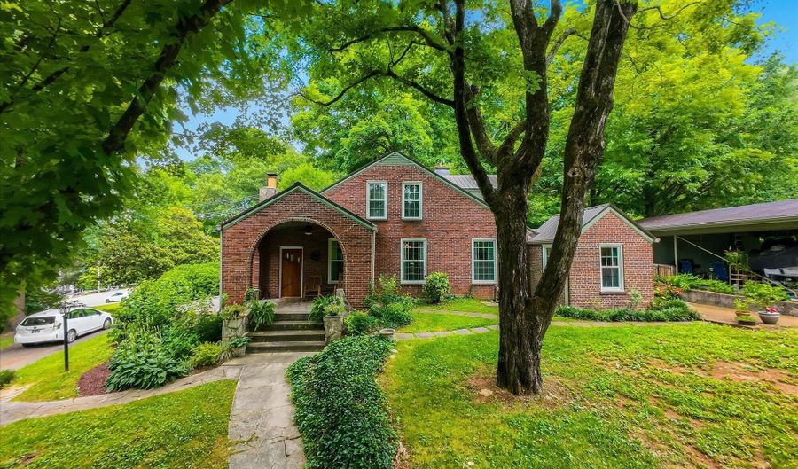 1303 W Madison Ave, Athens, TN 37303 - 5 Beds, 3 Bath