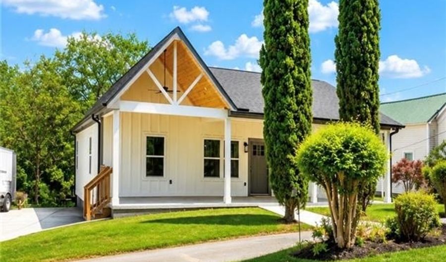 130 E Railroad Ave, Alto, GA 30510 - 3 Beds, 2 Bath