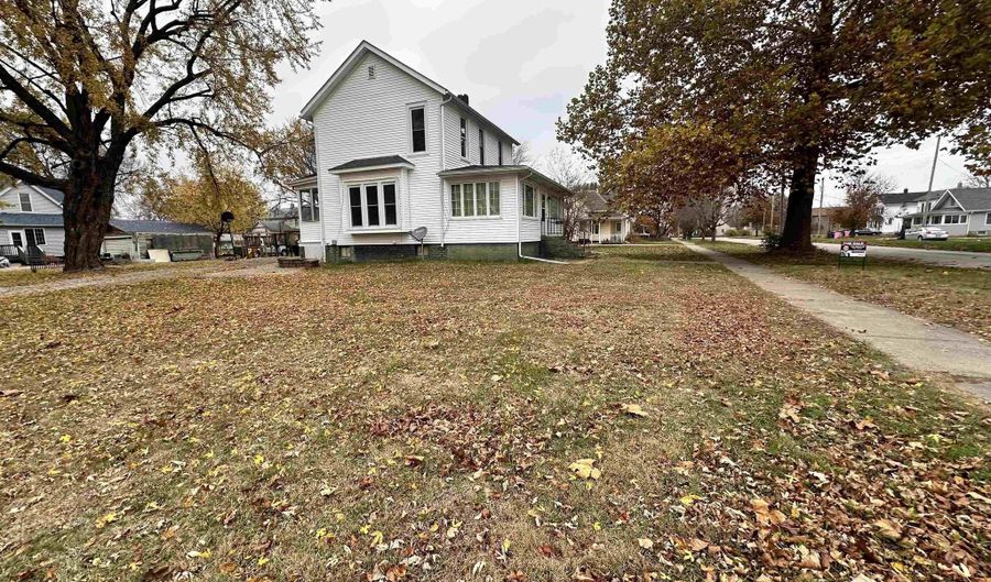 601 N COLLEGE Ave, Aledo, IL 61231 - 3 Beds, 1 Bath