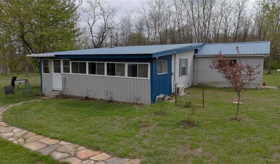 1042 County Road 445, Berryville, AR 72616 - 2 Beds, 1 Bath