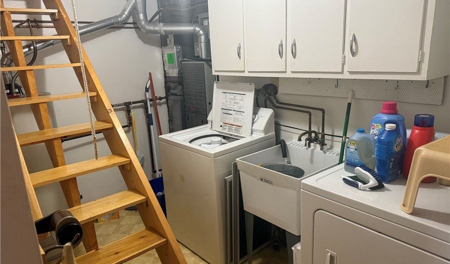 161 N Roanoke Ave, Austintown, OH 44515 - 3 Beds, 1 Bath