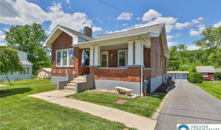 1635 E Emmaus Ave, Allentown, PA 18103 - 4 Beds, 3 Bath