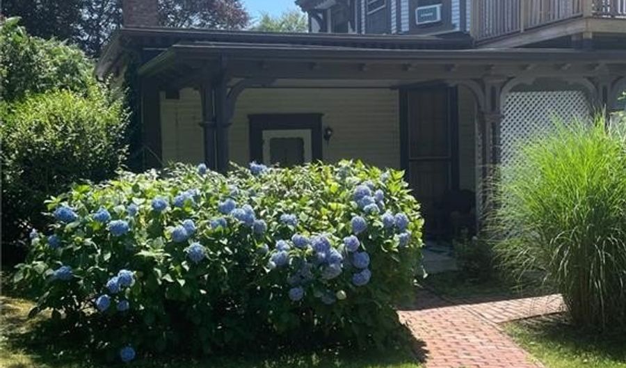 46 Chastellux Ave, Newport, RI 02840 - 1 Beds, 1 Bath