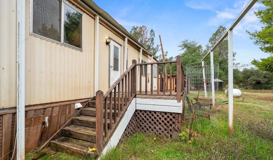 16578 Blue Horse Rd, Anderson, CA 96007 - 2 Beds, 2 Bath