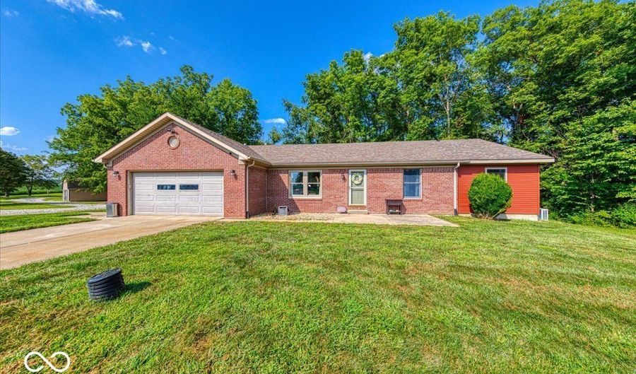 6888 E County Road 800 N, Bainbridge, IN 46105 - 3 Beds, 3 Bath