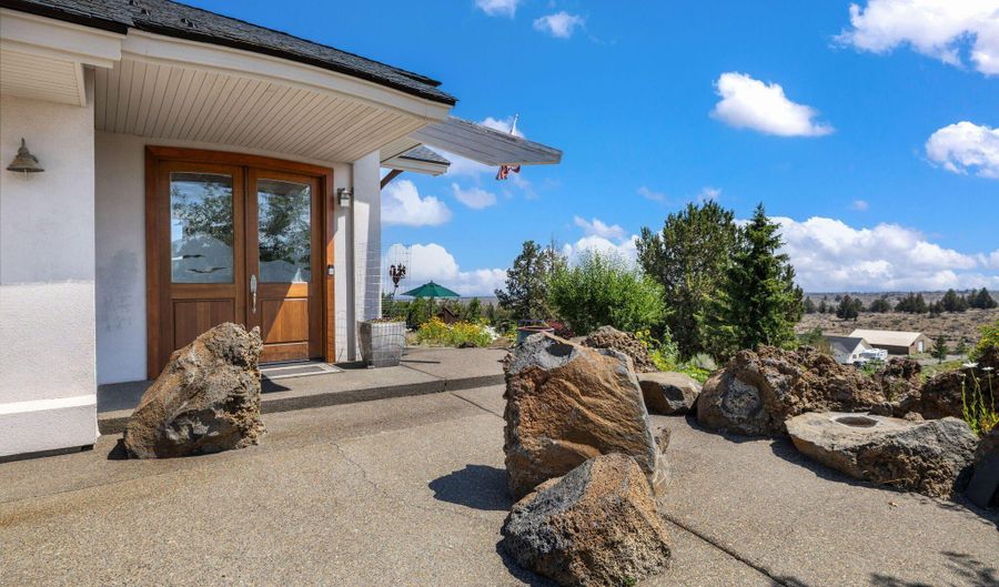 59641 Calgary Loop, Bend, OR 97702 - 3 Beds, 3 Bath