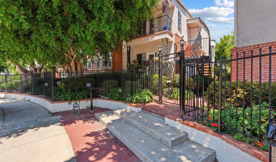 2630 Pirineos Way 4, Carlsbad, CA 92009 - 1 Beds, 2 Bath