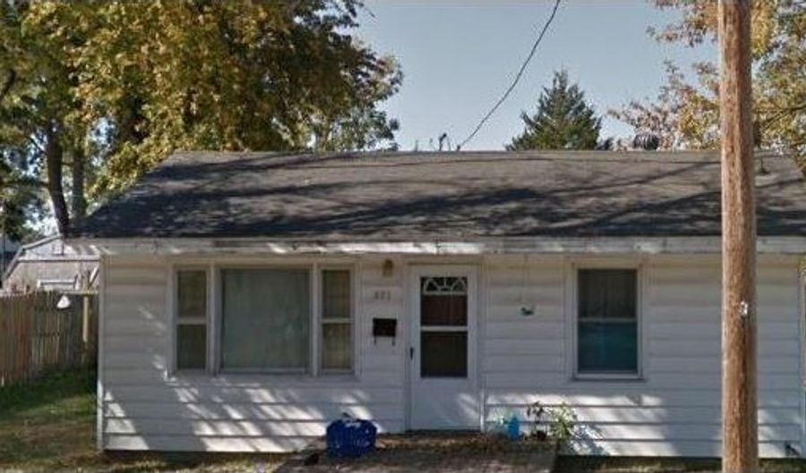 221 Roodhouse Ave, Roodhouse, IL 62082 - 2 Beds, 1 Bath