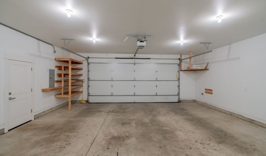 5190 NE NORTH PARK Ct, Albany, OR 97321 - 4 Beds, 2 Bath