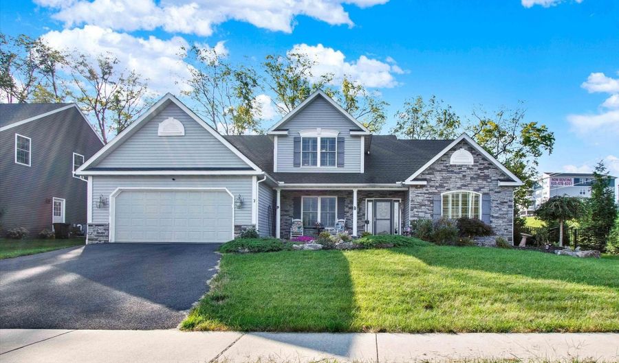 3 STELLA Dr, Reading, PA 19608 - 4 Beds, 3 Bath