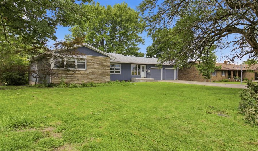 912 W Pleasant St, Aurora, MO 65605 - 3 Beds, 3 Bath
