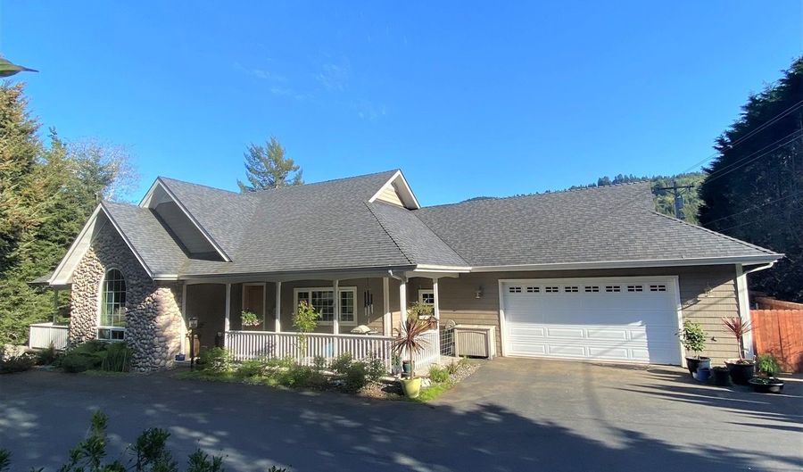 346 WINCHUCK RIVER Rd, Brookings, OR 97415 - 5 Beds, 5 Bath
