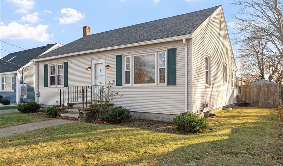 86 Sherwood St, Cranston, RI 02920 - 3 Beds, 1 Bath