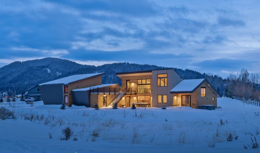 356 COLUMBINE St, Alpine, WY 83128 - 4 Beds, 3 Bath