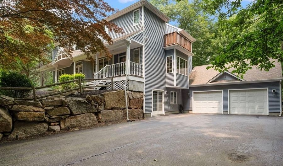 165 Lynn Cir, East Greenwich, RI 02818 - 4 Beds, 3 Bath
