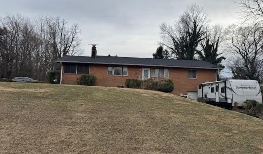 13333 OLD CHAPEL Rd, Bowie, MD 20720 - 3 Beds, 3 Bath
