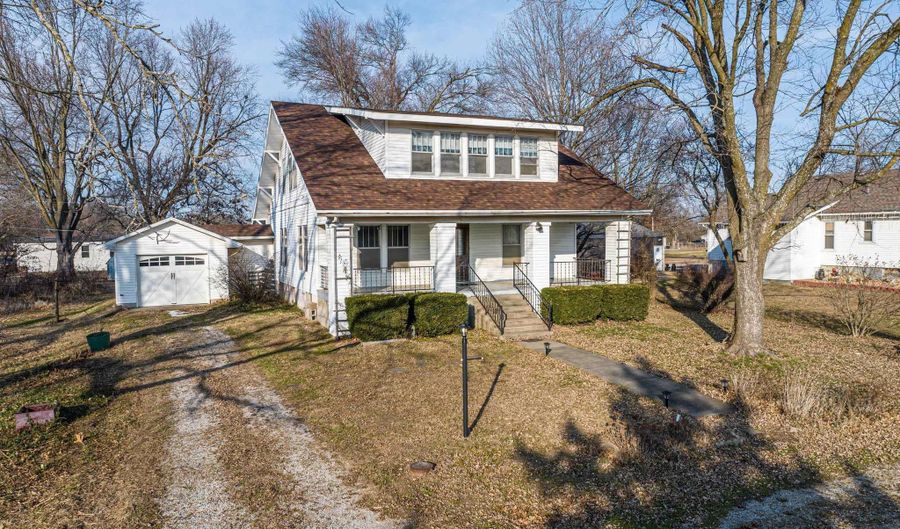 311 E Dover St, Appleton City, MO 64724 - 4 Beds, 2 Bath