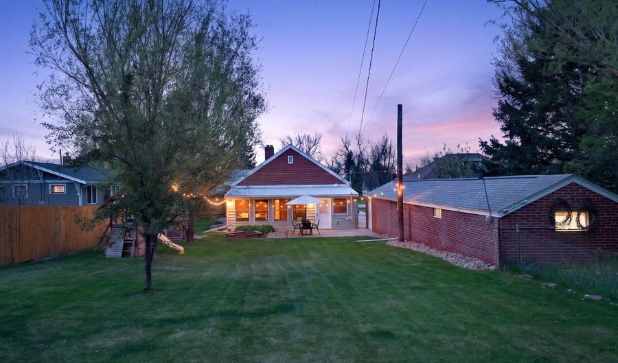 1032 Kingsbury St, Belle Fourche, SD 57717 - 5 Beds, 2 Bath