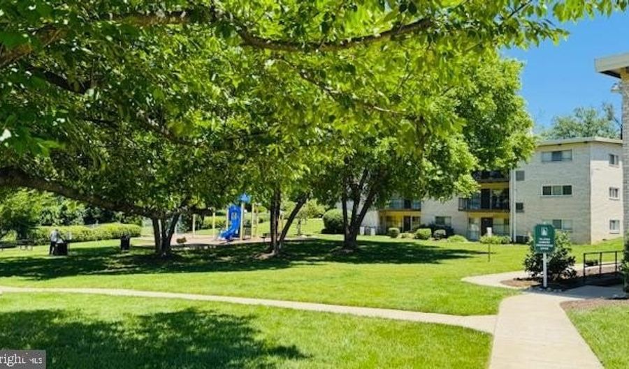 4957 AMERICANA Dr 106, Annandale, VA 22003 - 2 Beds, 1 Bath