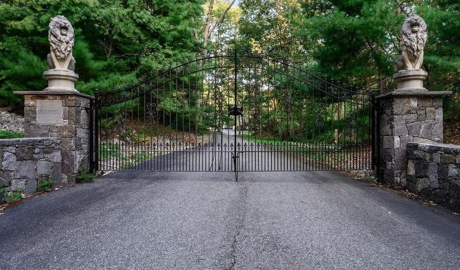 260 George Washington Hwy, Foster, RI 02825 - 5 Beds, 4 Bath